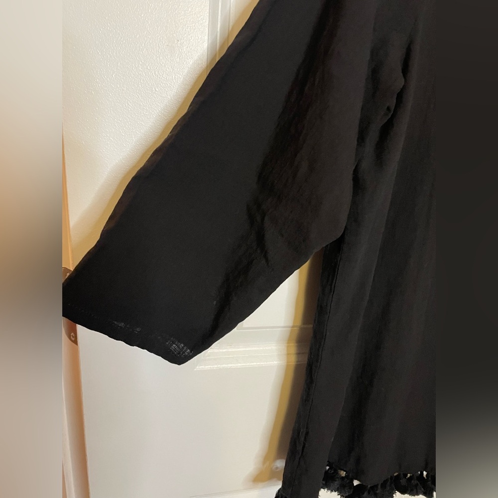 Sunny Leigh Black Cotton Tunic Top Tassel Fringe Hem Split V Neck Size L - Picture 3 of 9